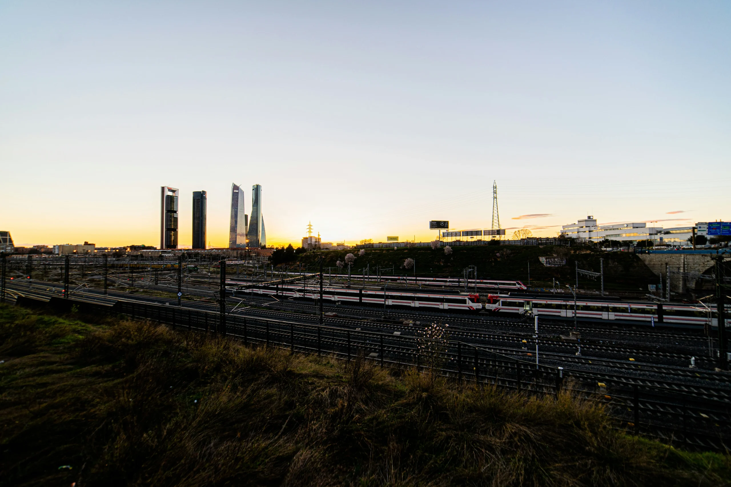 Taxi desde Las Rozas a la estación de Chamartín en Madrid con servicio puerta a puerta