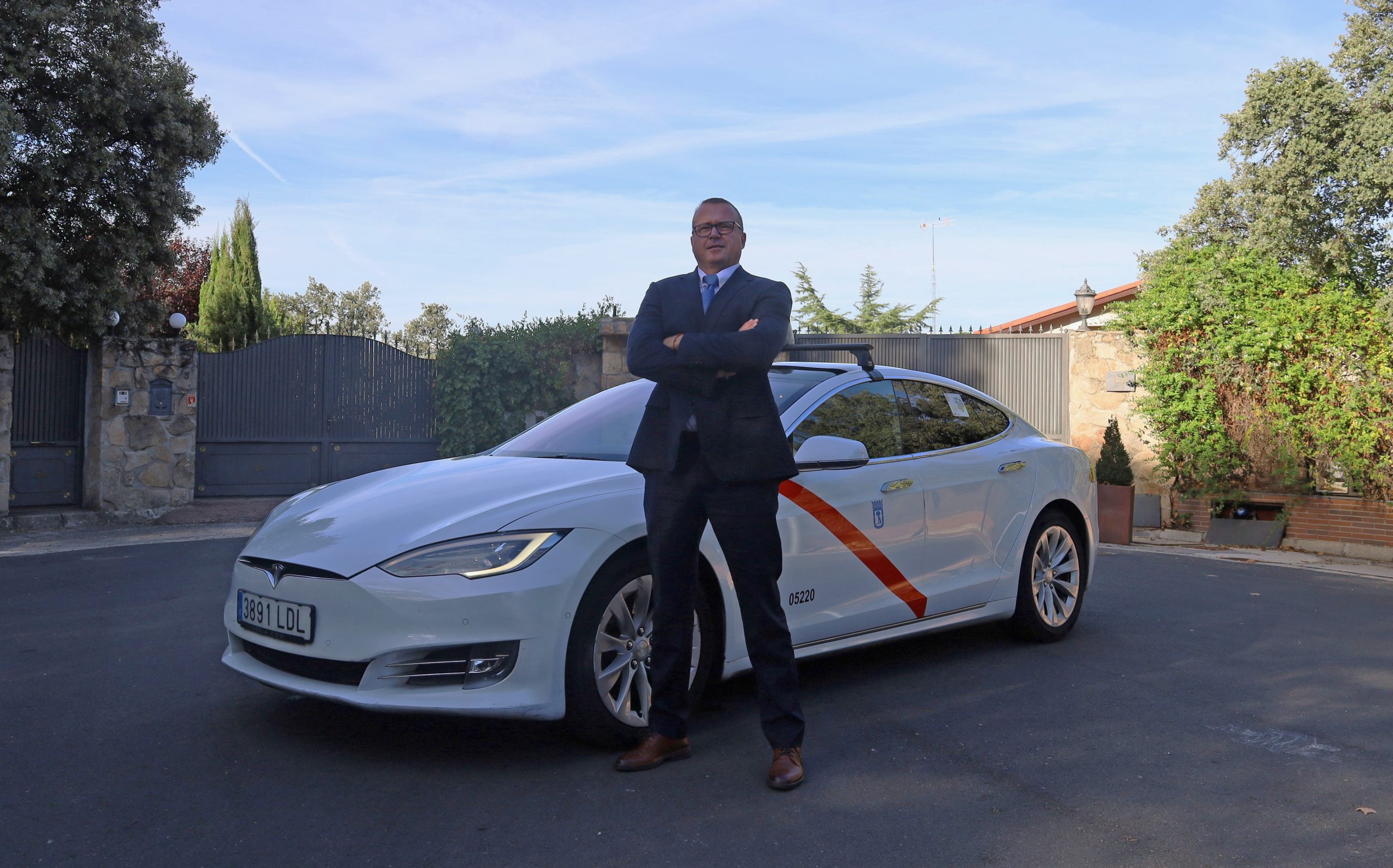 Taxi en Los Peñascales con conductor profesional y vehículo de alta gama